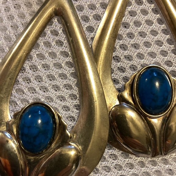 Vintage western style clip on earrings easily converted to pierced if you wish - Picture 9 of 9